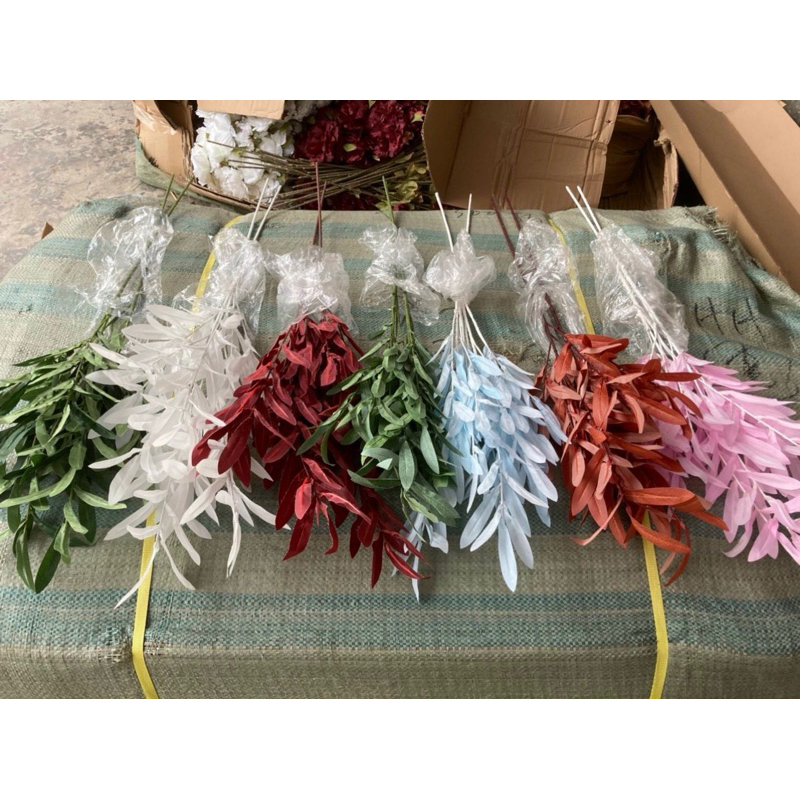 Cành lá oliu( hoa giả)trang trí.