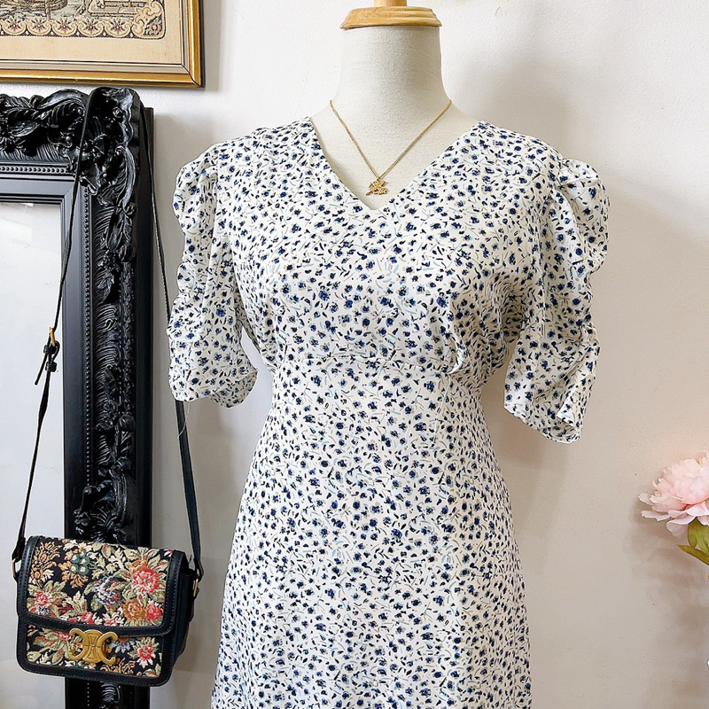 Đầm midi trắng hoa nhí tay bồng