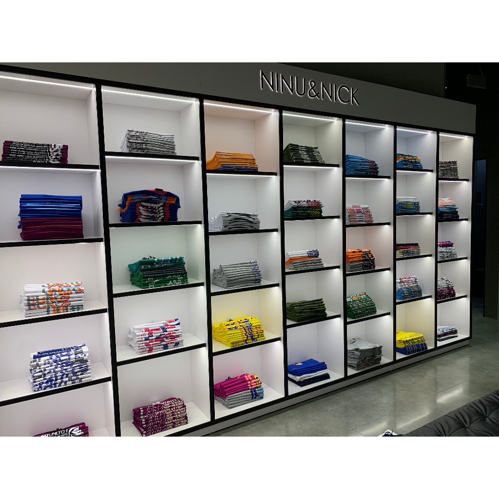 Tủ Trưng Bày Quần Áo