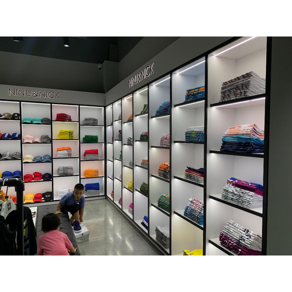 Tủ Trưng Bày Quần Áo