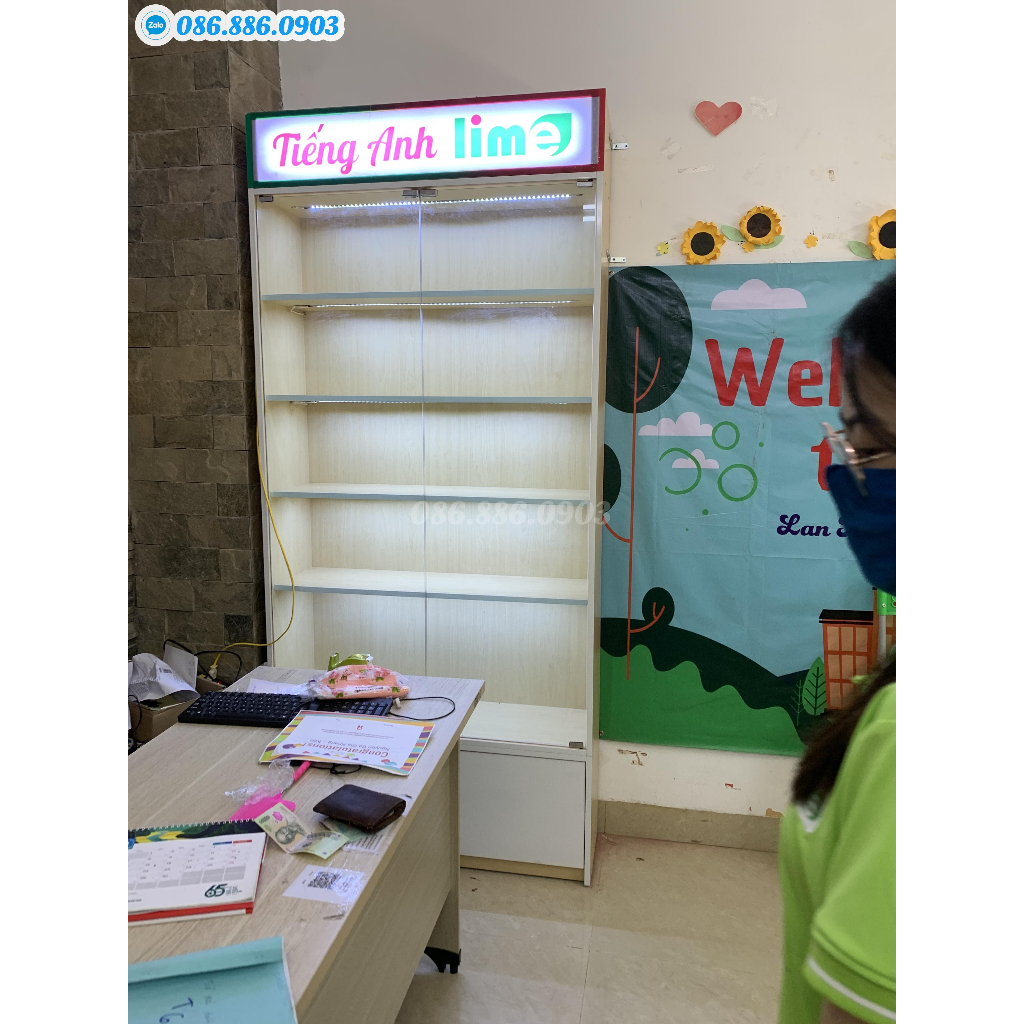 Tủ Trưng Bày Trung Tâm Tiếng Anh