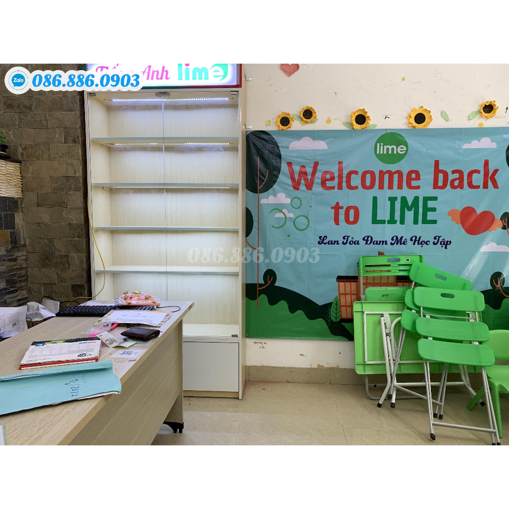 Tủ Trưng Bày Trung Tâm Tiếng Anh