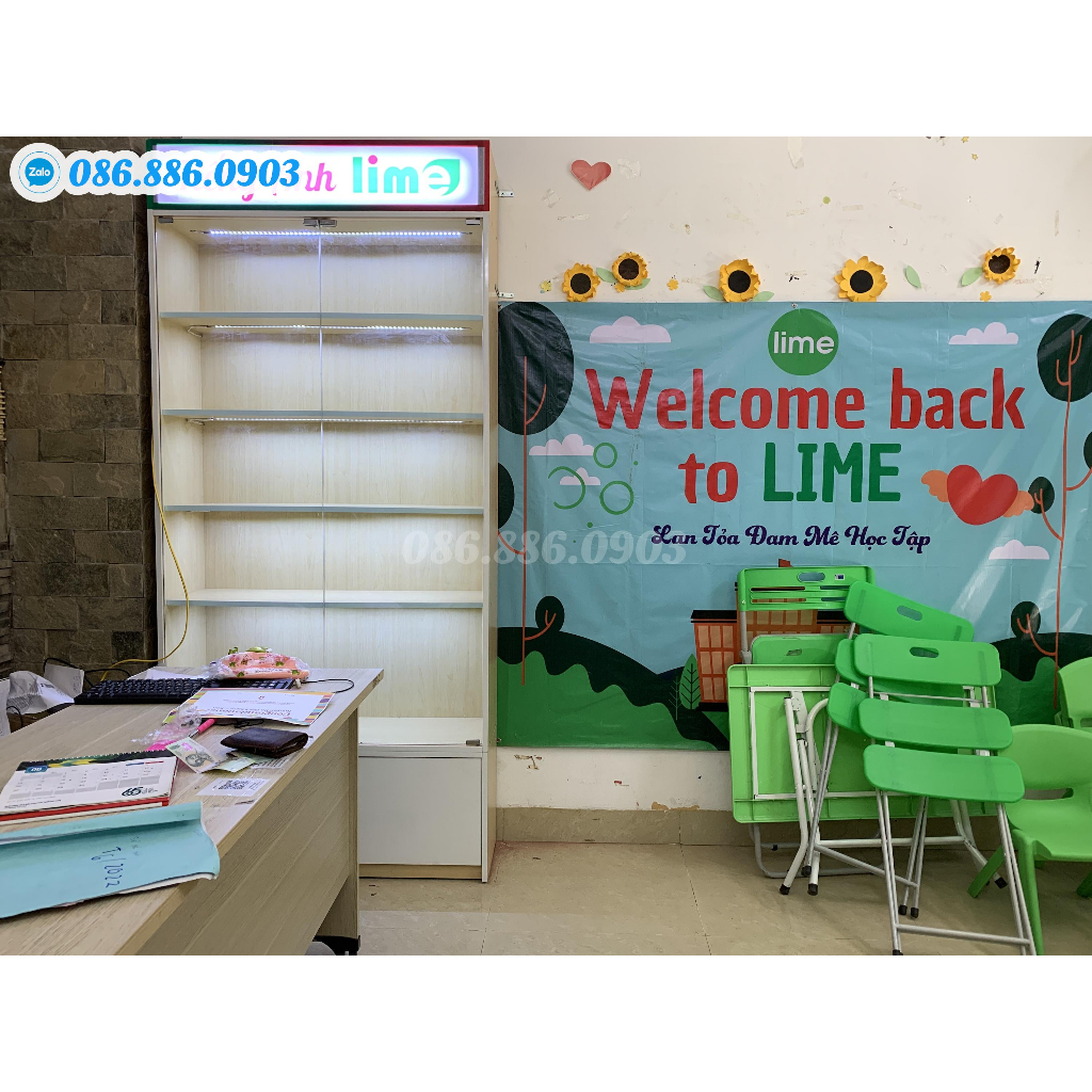 Tủ Trưng Bày Trung Tâm Tiếng Anh