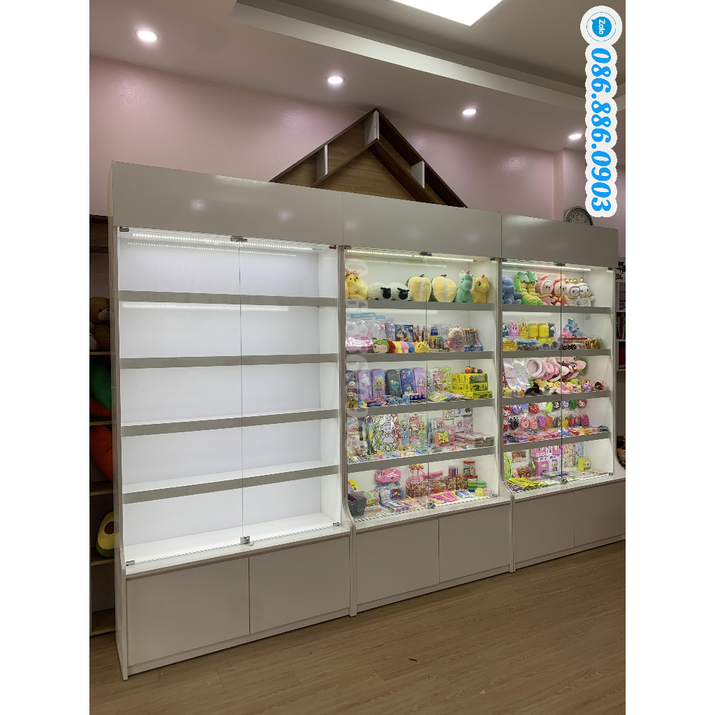 Tủ Trưng Bày Trung Tâm Tiếng Anh