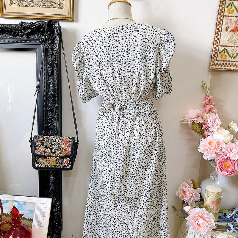 Đầm midi trắng hoa nhí tay bồng