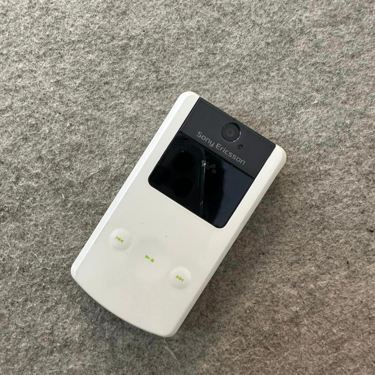 ĐIỆN THOẠI SONY ERICSSON W508 NẮP GẬP MỎNG THỜI TRANG