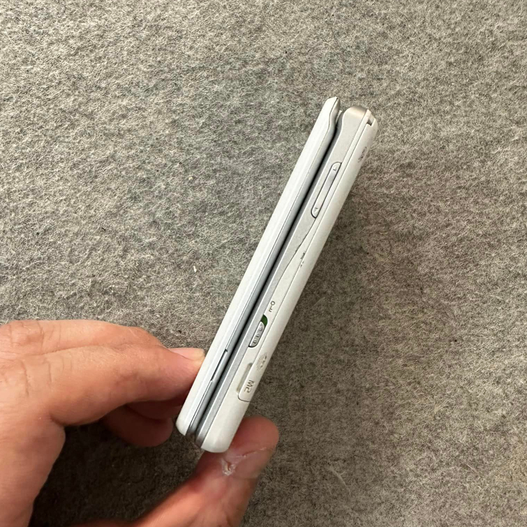 ĐIỆN THOẠI SONY ERICSSON W508 NẮP GẬP MỎNG THỜI TRANG