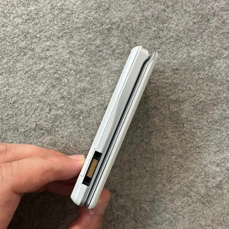 ĐIỆN THOẠI SONY ERICSSON W508 NẮP GẬP MỎNG THỜI TRANG