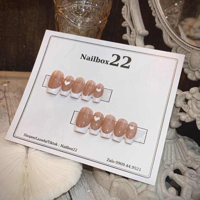 Nailbox - Mẫu nail sơn thạch french đầu móng trắng vẽ trái tim này rất được lòng các chị em ạ🥰😝