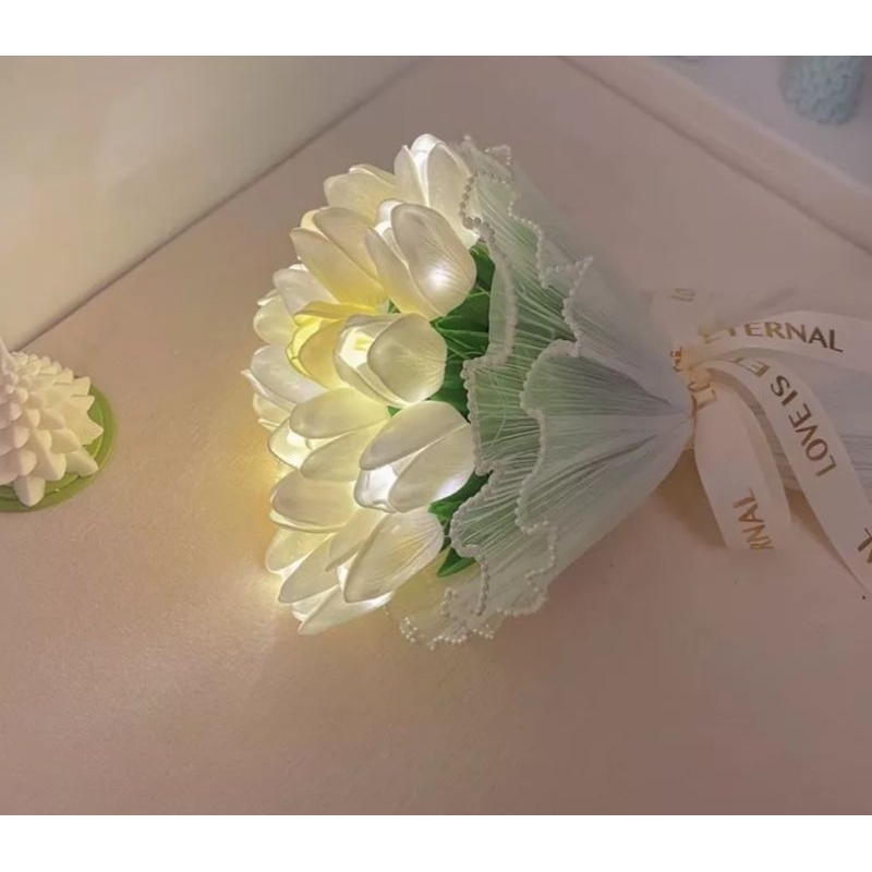 BÓ HOA TULIP TẶNG ĐÈN NHÁY TRANG TRÍ DECOR