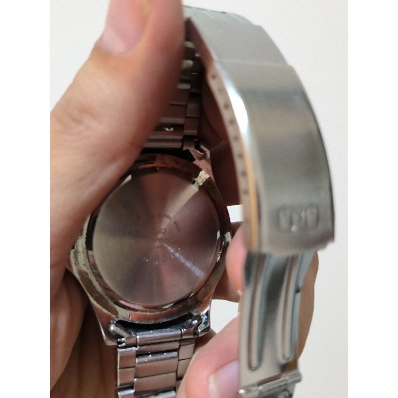 Đồng hồ Q&Q năng lượng ánh sáng