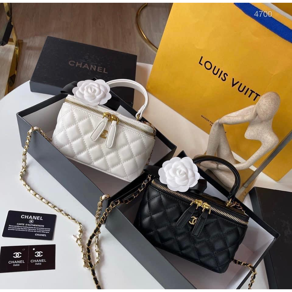 C/H.AN.EL VANITY FLOWER