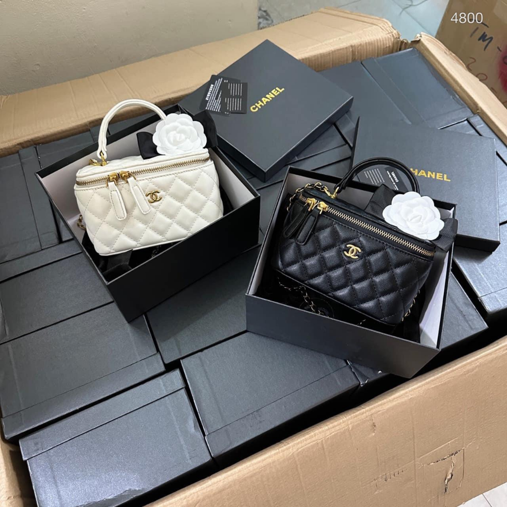 C/H.AN.EL VANITY FLOWER