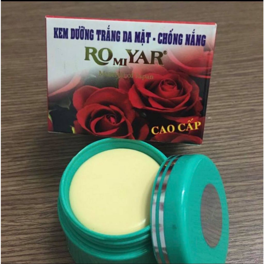 Combo 1 Hủ Kem Nám Xanh 15g Và 1 Hủ Trắng Da Mặt Romiyar 15g
