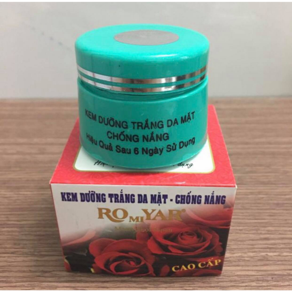 Combo 1 Hủ Kem Nám Xanh 15g Và 1 Hủ Trắng Da Mặt Romiyar 15g
