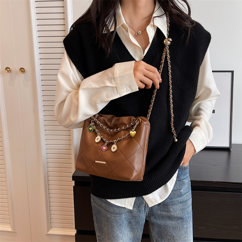 Túi Xách Đeo Chéo Nữ MINGA Da PU Mềm Dây Rút Quai Da Phối Chuông Sticker Trang Trí Đáng Yêu Phong Cách Cá Tính 2685 Y-19