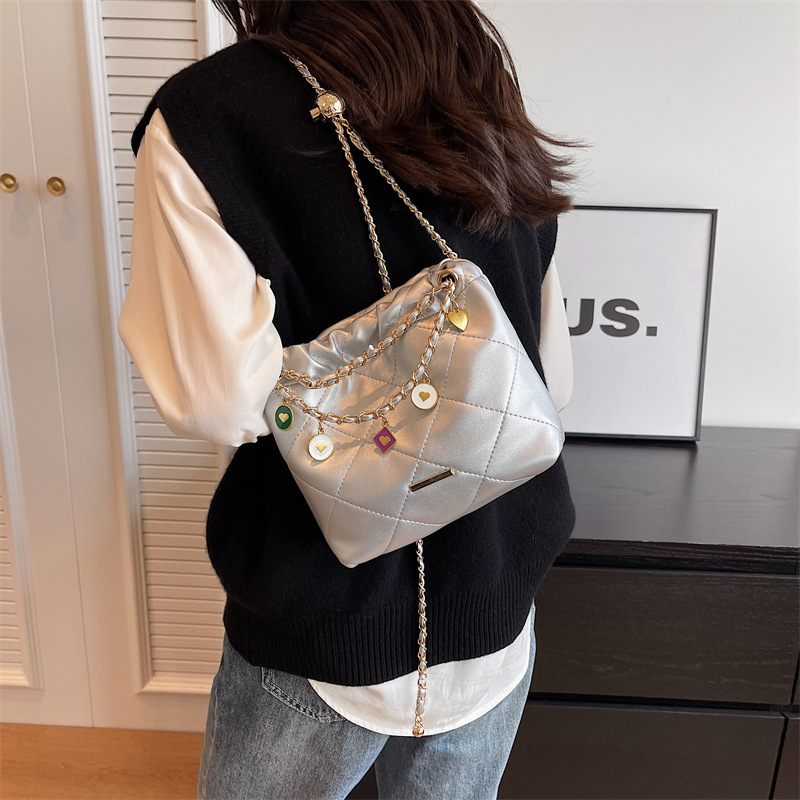 Túi Xách Đeo Chéo Nữ MINGA Da PU Mềm Dây Rút Quai Da Phối Chuông Sticker Trang Trí Đáng Yêu Phong Cách Cá Tính 2685 Y-19