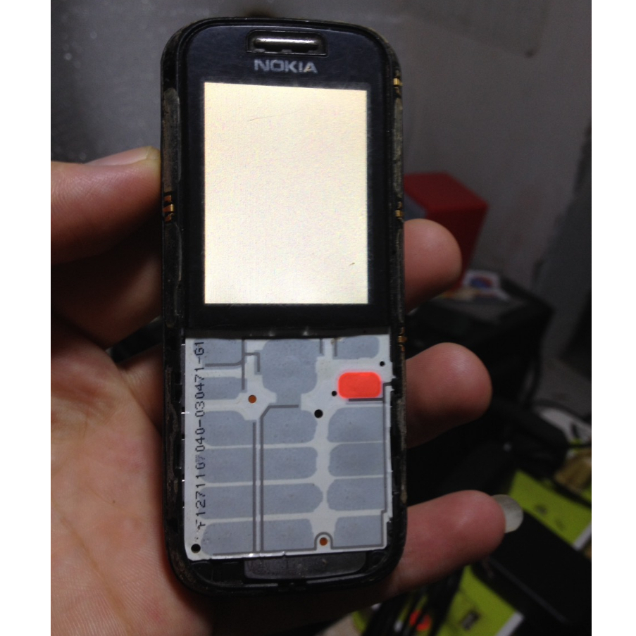 Xác NOKIA 6233 còn lại như hình, lên lỗi trắng màn, không tét gì thêm, ae mua lấy linh kiện, tùy ý ,