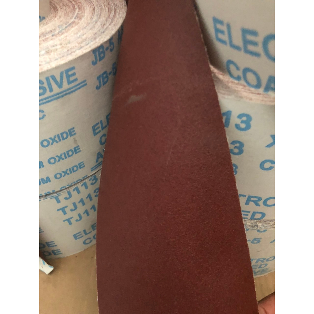Nhám vải JB5 đỏ khổ 10 cm . Giúp mang lại khả năng mài mòn, đánh bóng sản phẩm