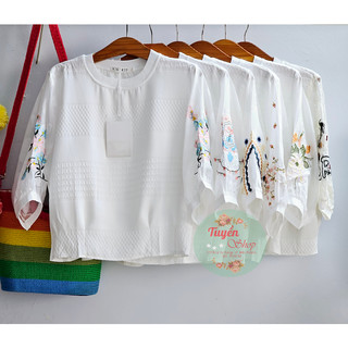 Áo vải dập nổi tay lỡ thêu hoa