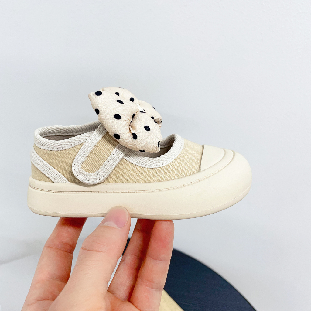 Giày tập đi quai dán tiên lợi gắn Nơ chấm bi dễ thương cho bé gái