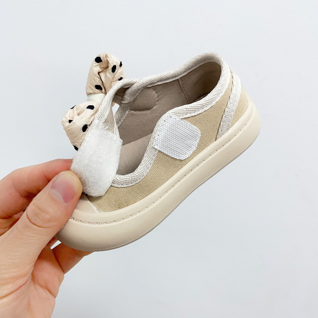 Giày tập đi quai dán tiên lợi gắn Nơ chấm bi dễ thương cho bé gái