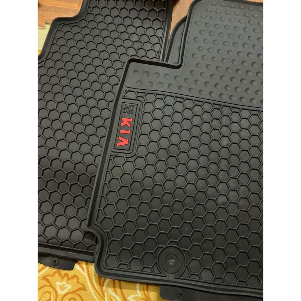 Thảm lót sàn xe Kia Rio, Kia K3, Kia Cerato 2016 2017 2018 màu đen chữ đỏ, đế có chống trượt