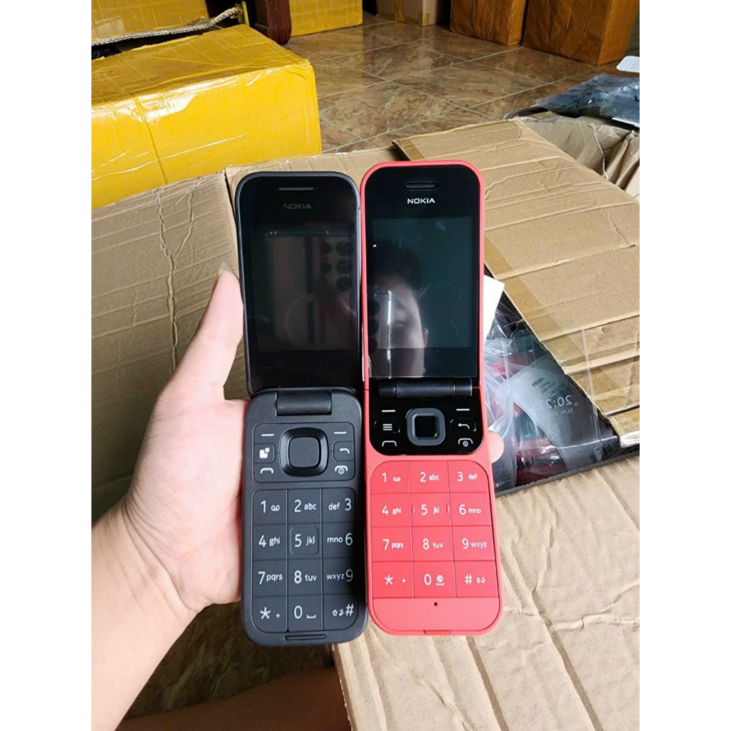 Điện thoại giá rẻ Nokia 2720 Flip sóng 4G chính hãng 2 sim.Bảo hành 1 đổi 1 trong 1 tháng..............