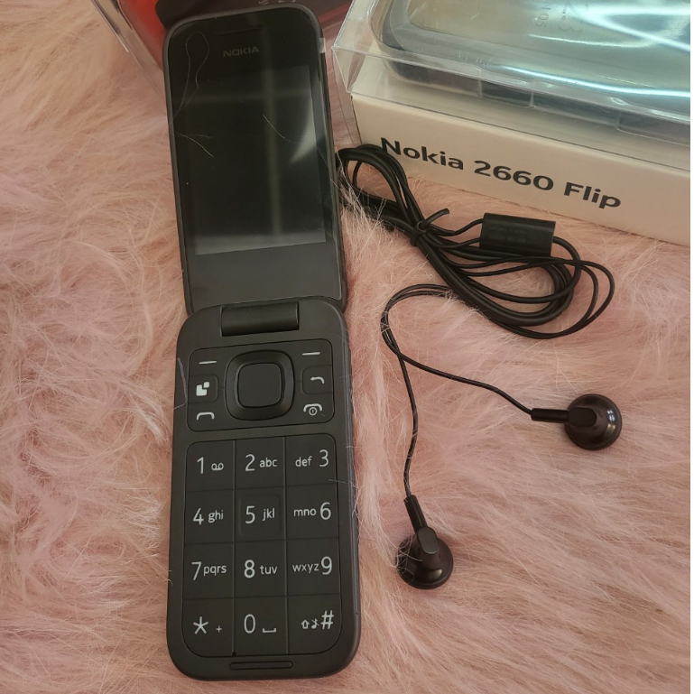 Điện thoại giá rẻ Nokia 2660 Flip sóng 4G  2sim . BẢO HÀNH 1 ĐỔI 1 TRONG 3 THÁNG         .