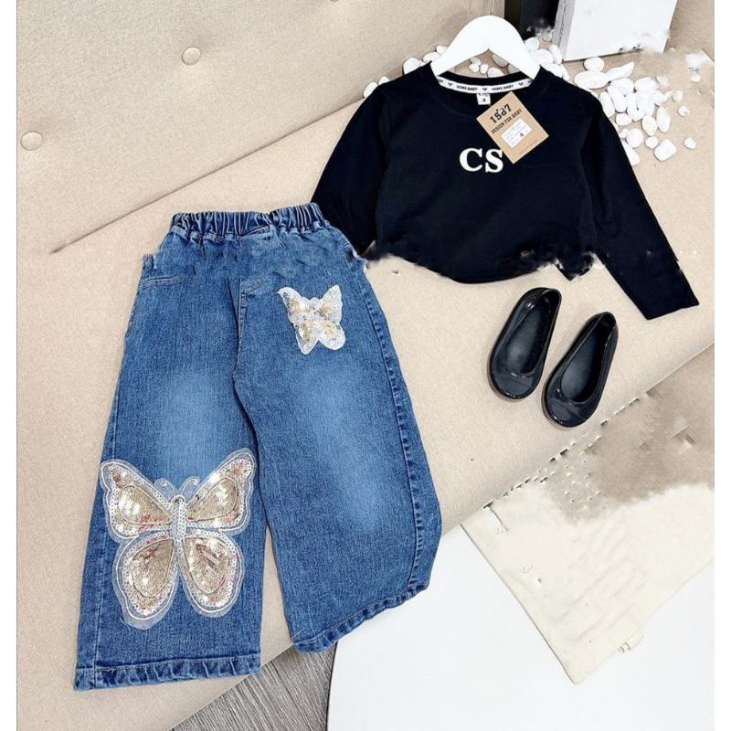 Bộ  áo croptop dài tay kèm quần xuông thêu hình nổi xinh xắn bé gái