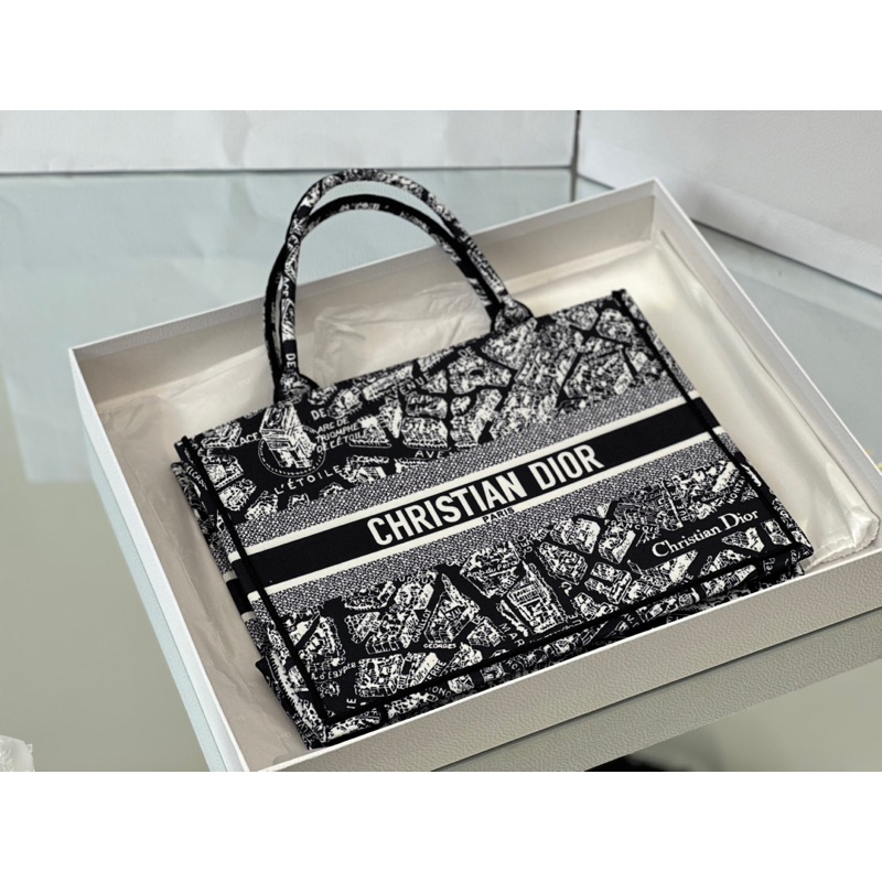 ⭐️Túi dio tote size 36cm& 41cm hot 2023 về đủ màu hàng super cao cấp, fullbox nguyên seal full pk