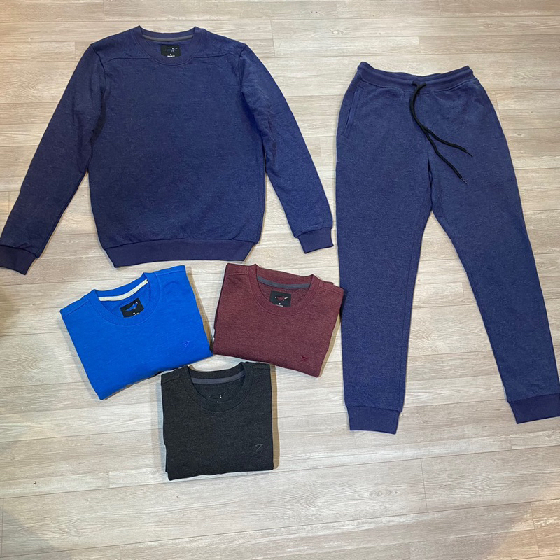 Bộ da cá nam giới áo cổ tròn quần jogger, hàng dư