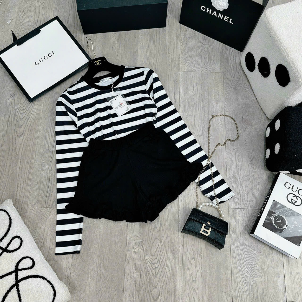 Set đồ nữ,áo cổ tròn sọc ngang tay dài phối quần đùi bèo xinh xắn dễ thường phù hợp đi chơi,cafe...