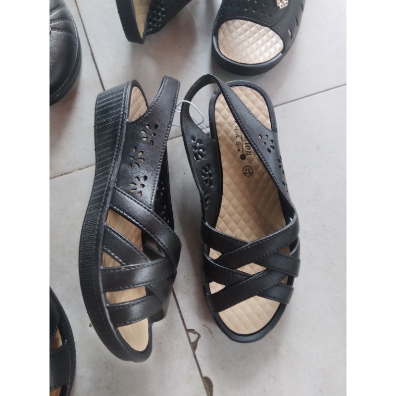 Giầy và dép quai hậu nhựa dẻo