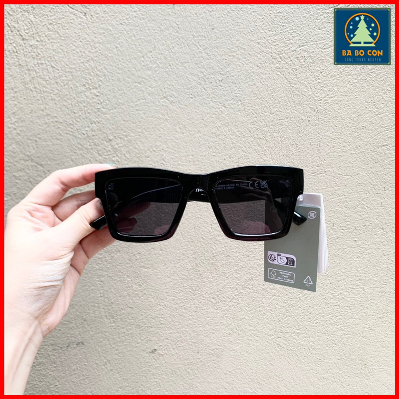 Kính HM UK gọng vuông đen tuyệt đẹp, dáng nam nữ đều đeo đẹp, có đầy đủ bill mua hàng