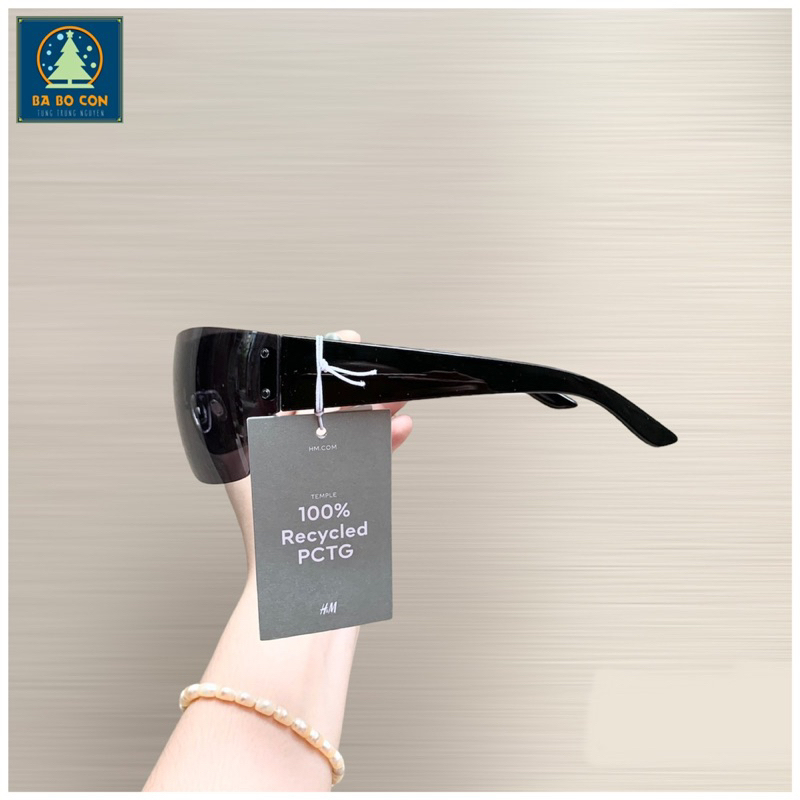 Kính HM UK gọng đen ôm mặt tuyệt đẹp, dáng nam nữ đều đeo đẹp, có đầy đủ bill mua hàng