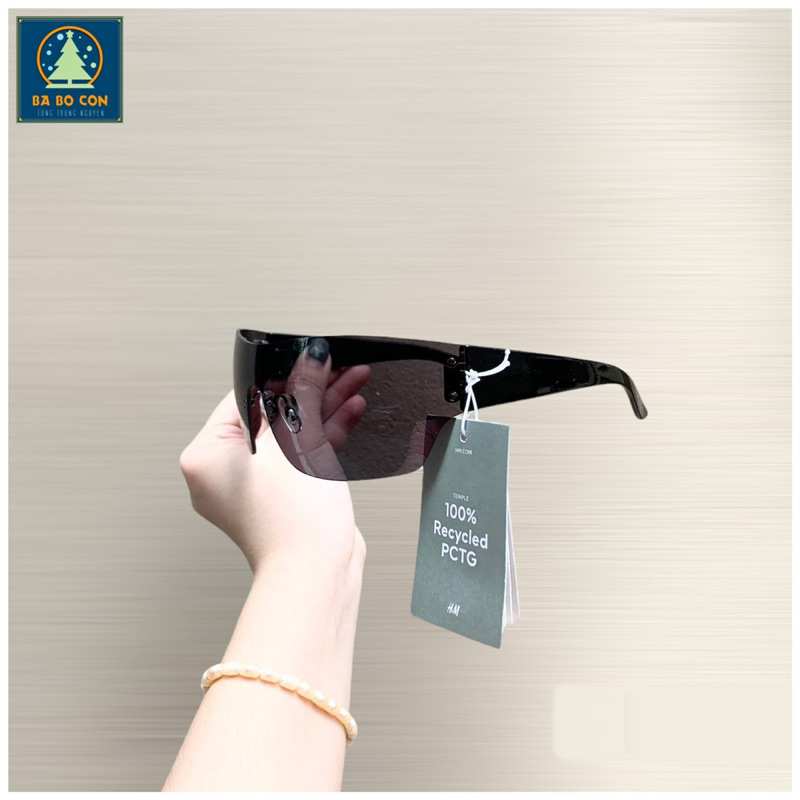 Kính HM UK gọng đen ôm mặt tuyệt đẹp, dáng nam nữ đều đeo đẹp, có đầy đủ bill mua hàng