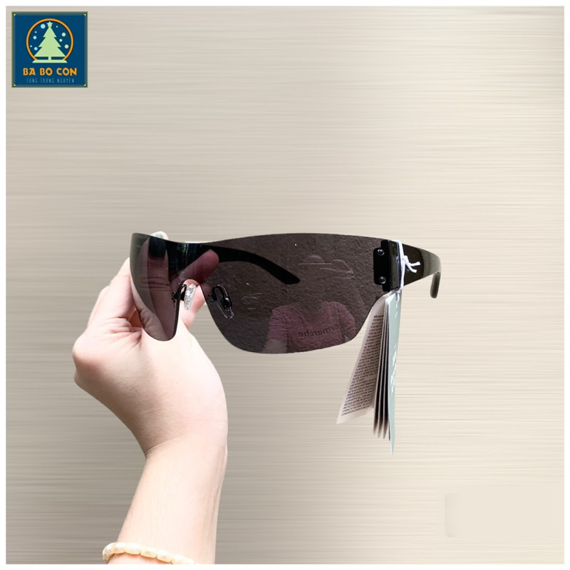 Kính HM UK gọng đen ôm mặt tuyệt đẹp, dáng nam nữ đều đeo đẹp, có đầy đủ bill mua hàng