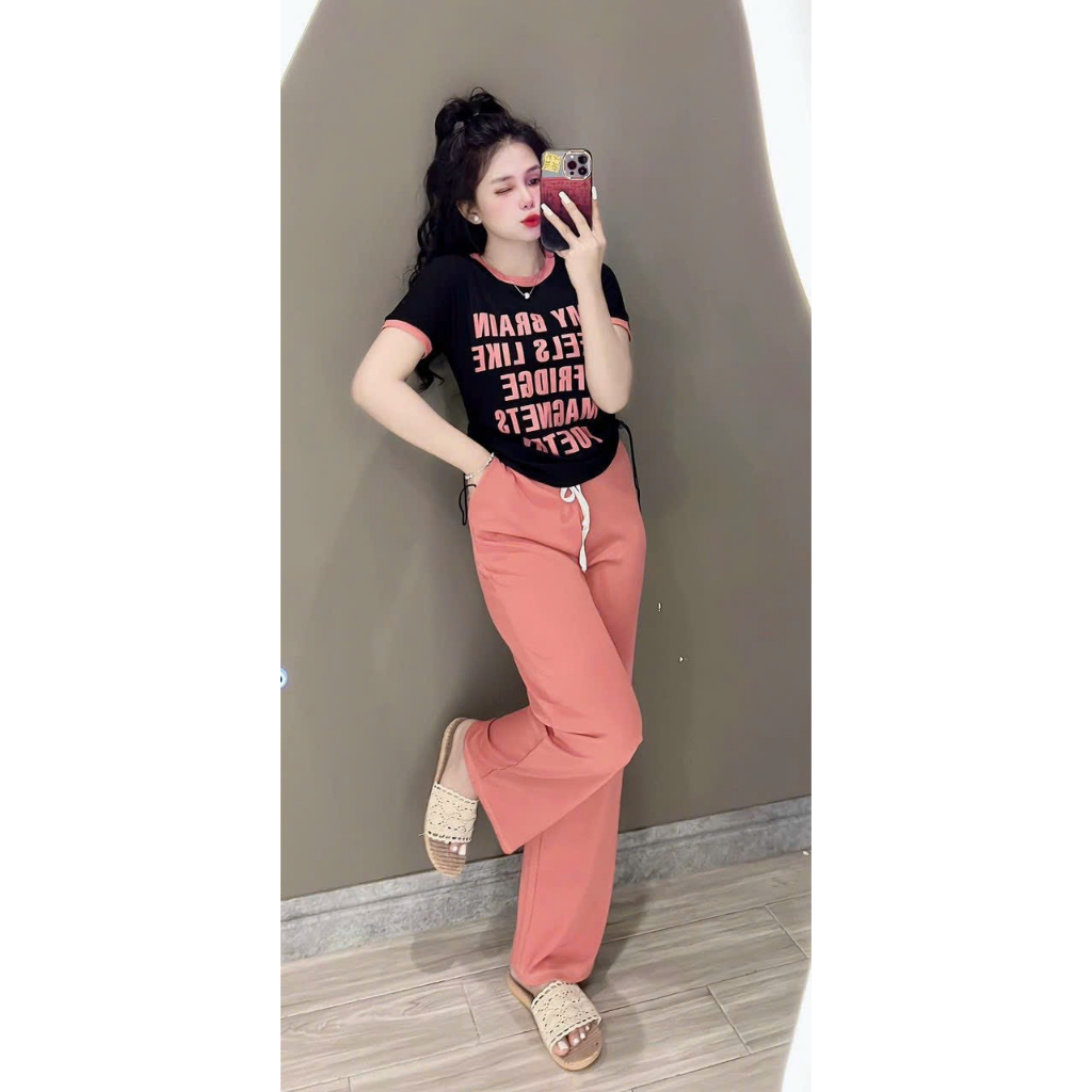 Set bộ áo cổ tròn in chữ , quần dài ống suông, quần có túi. Áo form ôm phối cổ tròn in nhiều chữ