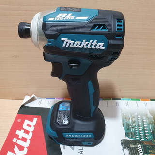 Máy bắt vít pin makita xdt16 usa thân máy 18v