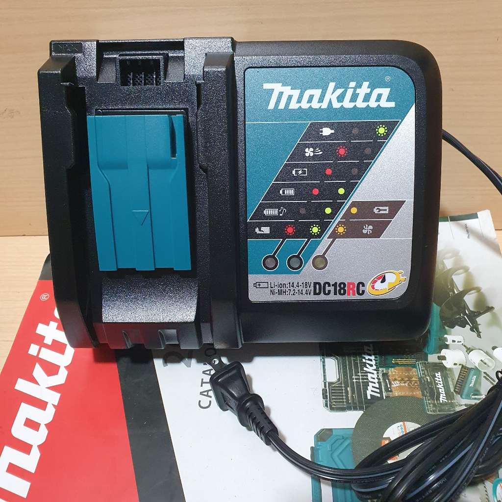 Đế sạc pin Li-Ion nhanh Makita DC18RC