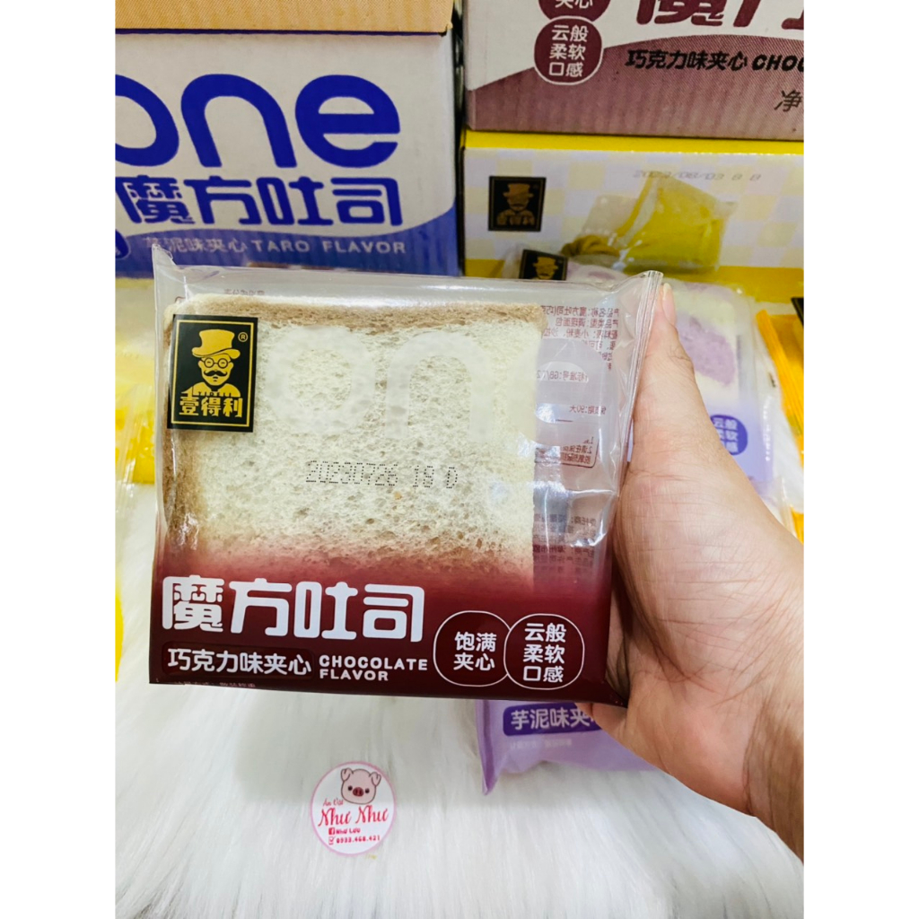 Hộp 8 bánh sandwich kẹp khoai môn/ phô mai/ socola/ kem , chuối hiệu One