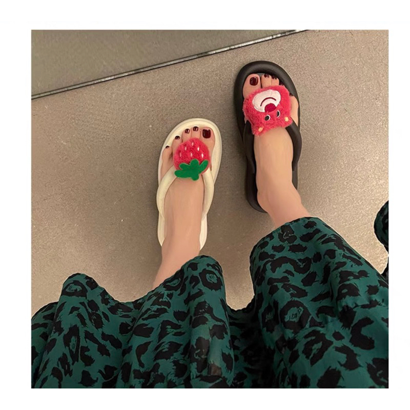 Dép kẹp gấu dâu hotrend đang làm mưa làm gió dép tông gấu dâu