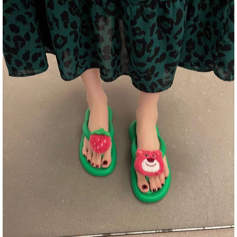 Dép kẹp gấu dâu hotrend đang làm mưa làm gió dép tông gấu dâu