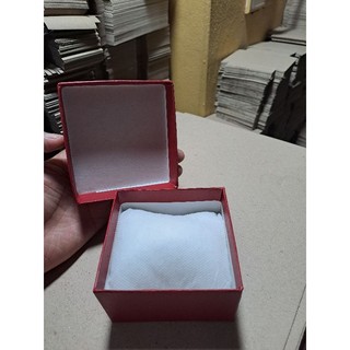 Hộp Đồng Hồ Đỏ Gối trắng