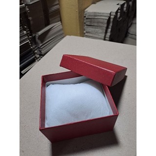 Hộp Đồng Hồ Đỏ Gối trắng