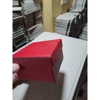 Hộp Đồng Hồ Đỏ Gối trắng