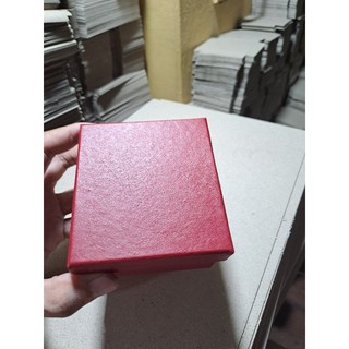 Hộp Đồng Hồ Đỏ Gối trắng