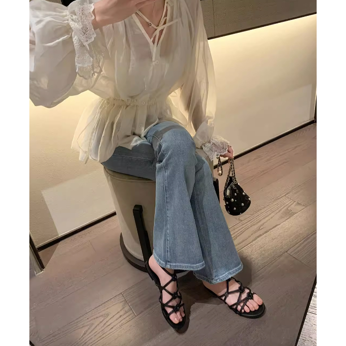 Giày sandal nữ quai mỏng đan đính hoa gót bằng hở mũi bệt thời trang mùa hè 2023