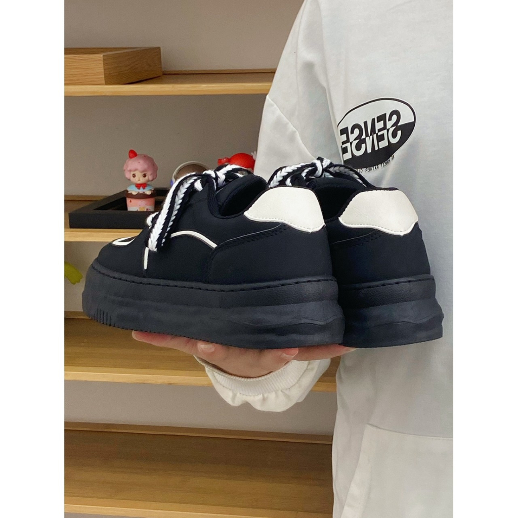 Giày thể thao nữ Ulzzang Eyty nâng độn đế cao 5cm răng cưa to mềm thoáng cá tính năng động màu đen trơn/kem